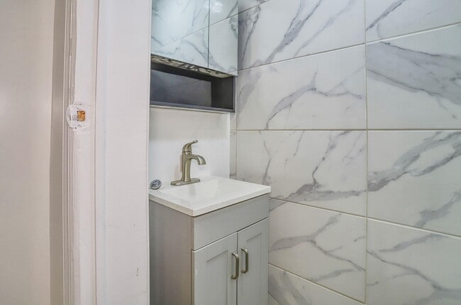 Foto del edificio - 9017 Riverside Pl