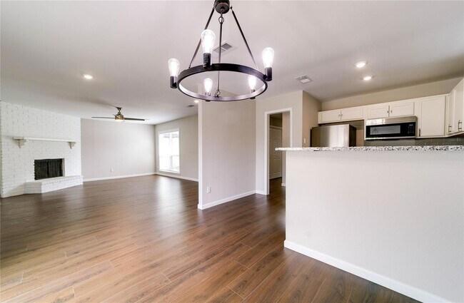 Building Photo - 6824 Trail Lake Dr