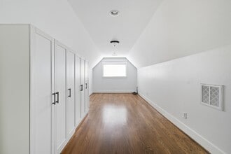 Building Photo - 2111 Beall St