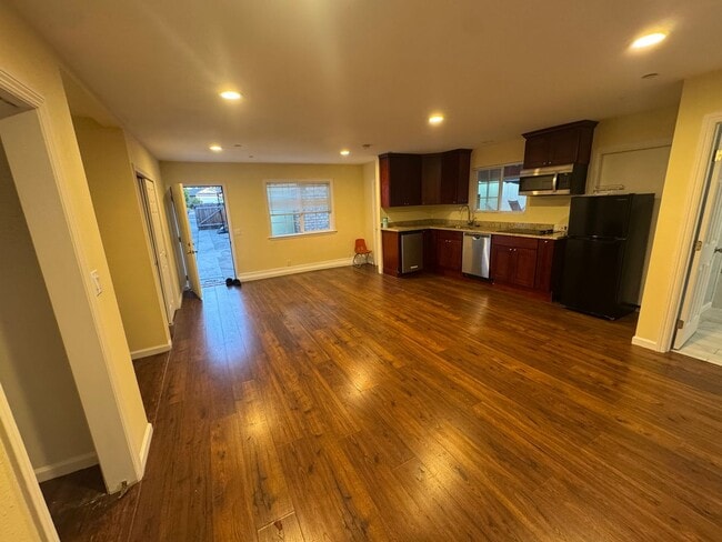Building Photo - Charming Studio ADU Rental Property in Fre...