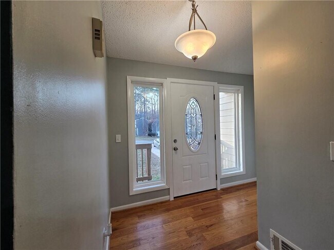 Foto del edificio - 3288 Timber Bluff Dr NE