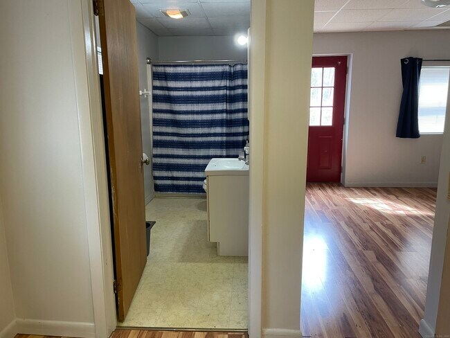 Foto del edificio - 260 Raymond Hill Rd