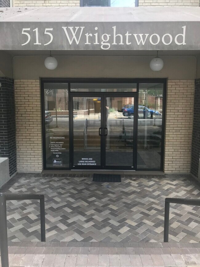 Building Photo - 515 W Wrightwood Ave