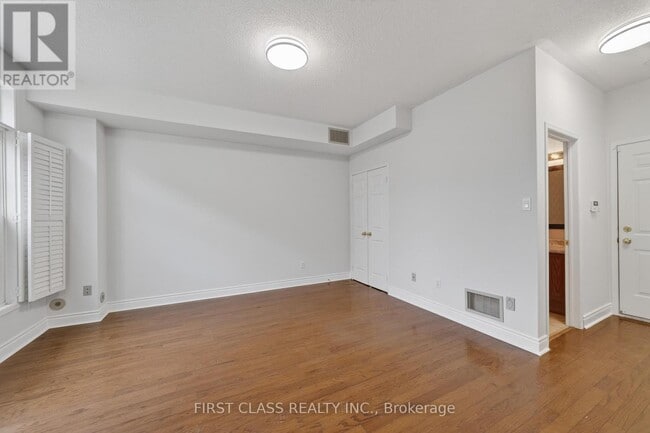 Building Photo - 3076 Lake Shore Blvd W