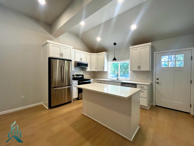 Building Photo - 1005 NW 30th St