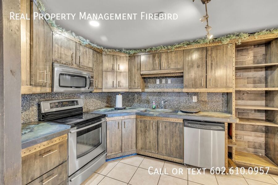 Primary Photo - 4439 E Wood St