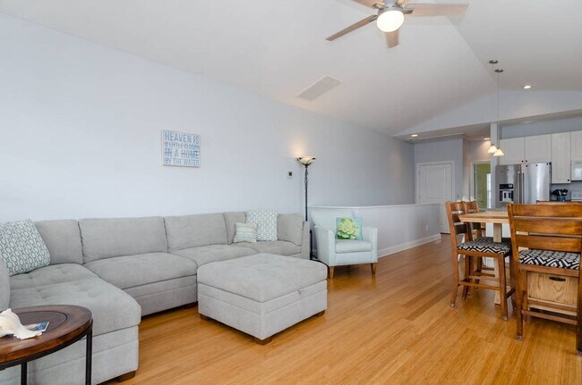 Foto del edificio - 812 Canal Dr