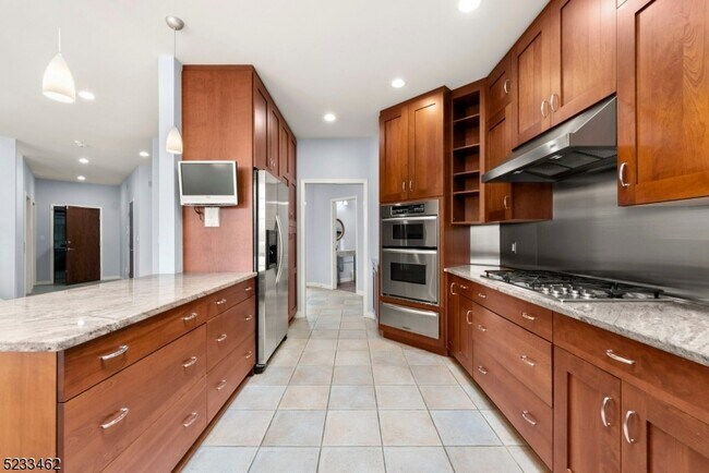 Building Photo - 163 Hillcrest Dr
