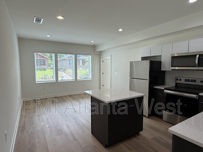 Building Photo - 750 Cascade Pl SW