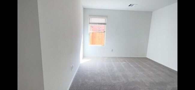 Foto del edificio - 274 Bennett Lp
