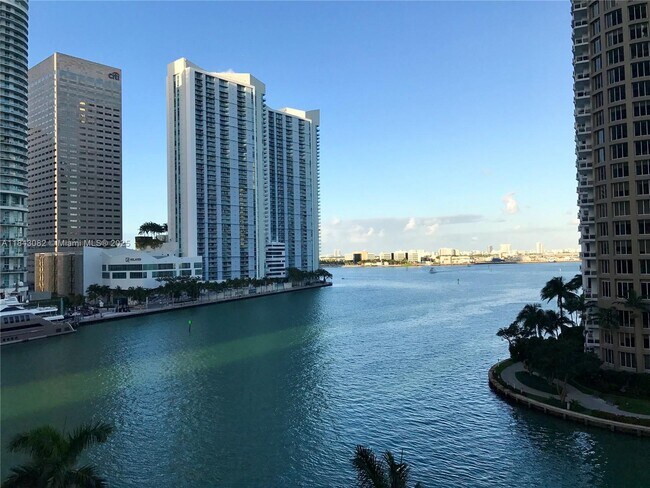 Foto del edificio - 465 Brickell Ave