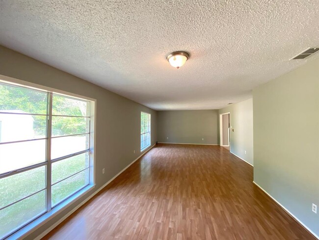 Building Photo - 410 Cordell Dr