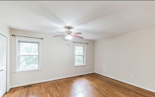 Foto del edificio - 6813 Indian Run Ct