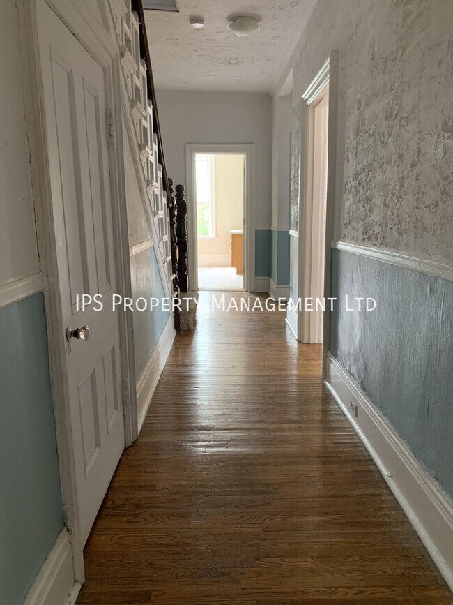 Photo du bâtiment - Private - 5 Bed | 1.5 Bath  - $650 - All Inclusive