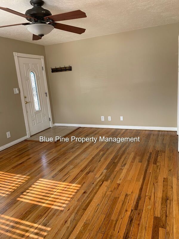 Building Photo - 556 Warren Ave