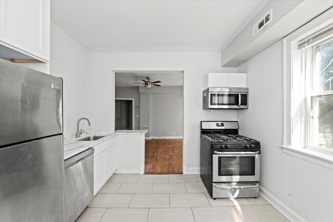 Foto del edificio - 2122 N Campbell Ave