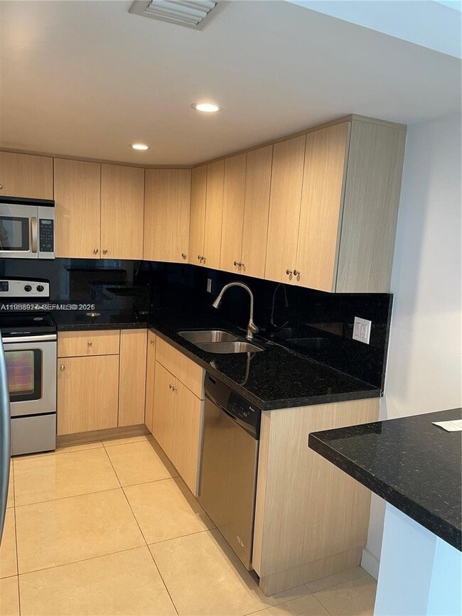 Building Photo - 13155 Ixora Ct