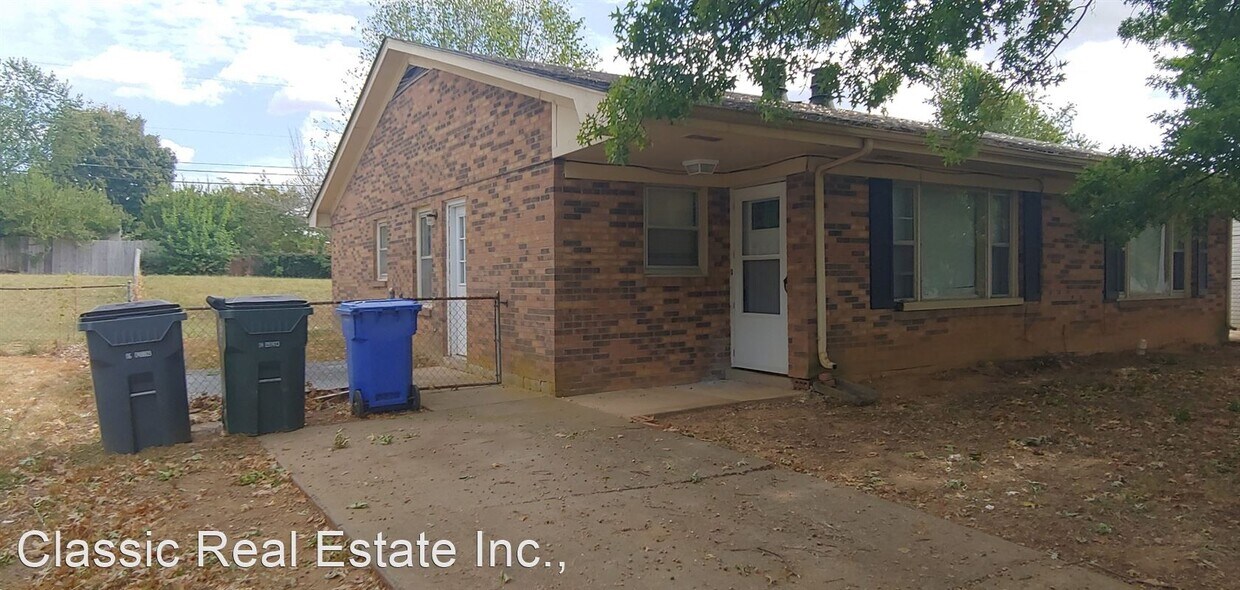 Primary Photo - 2 br, 1 bath House - 701 Eureka Springs Dr...