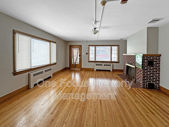 Building Photo - 212 S Summit St