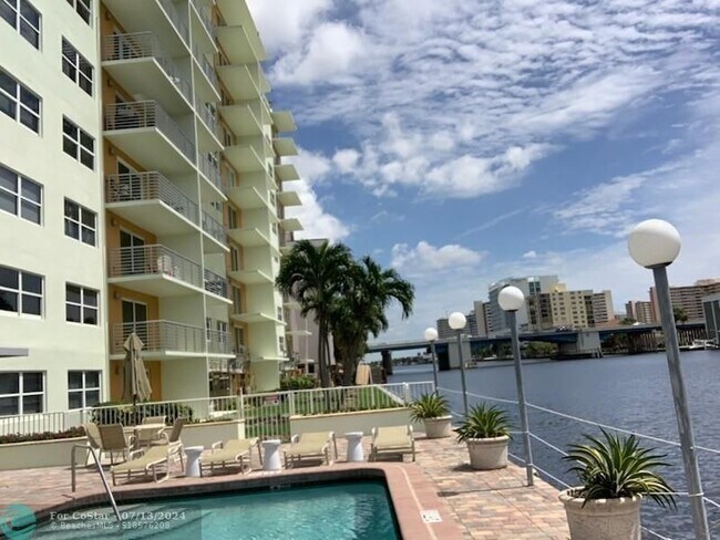 Foto del edificio - 2900 NE 30th St