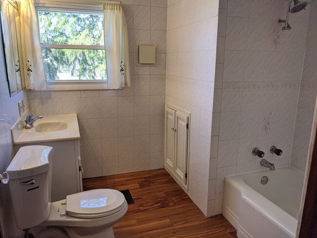 Building Photo - Nice 3 BR, 1 Bath House for Rent