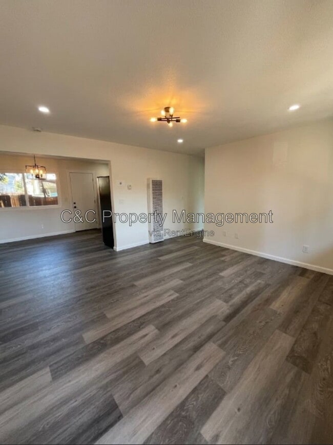 Building Photo - 6628 Helen Ct