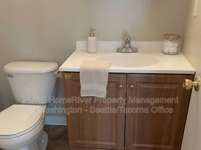 Foto del edificio - 11212 Bridgeport Way SW