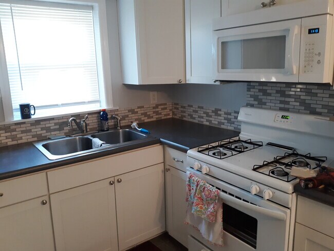 Kitchen - 421 Union St