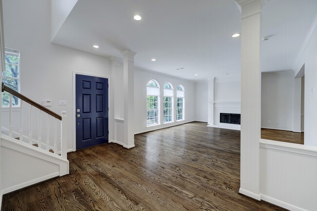 Foto del edificio - 3715 Graustark St