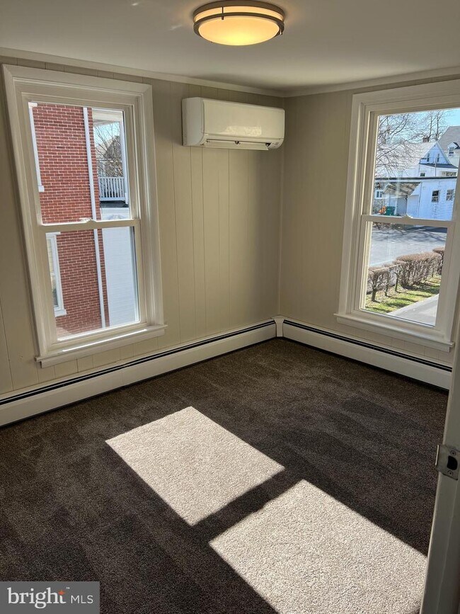 36 Hockersville Rd Unit APARTMENT B, Hershey, PA 17033 Room for Rent