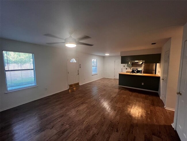 Building Photo - 1202 Justin Ln