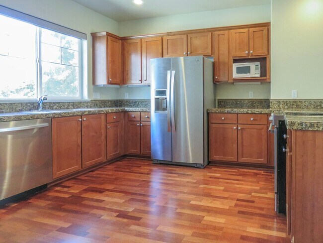 Foto del edificio - **No Rent Until February!! 2 Bedroom Townhome Available Now  !! Inquire today for tour !