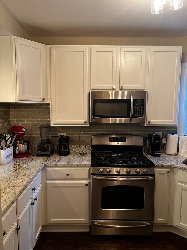 Foto del edificio - 2146 W Giddings St