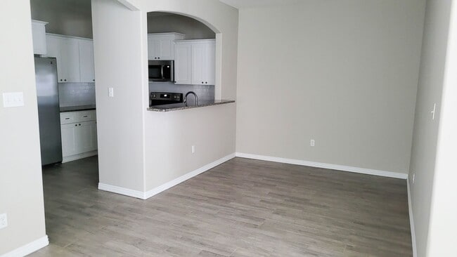 Building Photo - Beautiful 3B/2B Townhome in Chaffee Crossi...