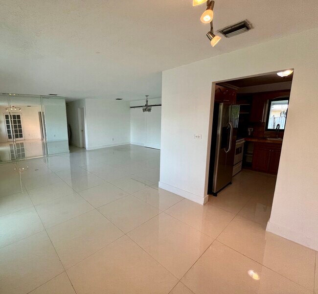 Foto del edificio - 8120 SW 14th Ter