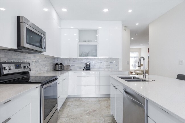Foto del edificio - 5622 NW 112th Ct