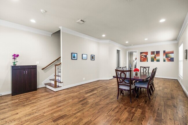 Foto del edificio - 821 W 26th St