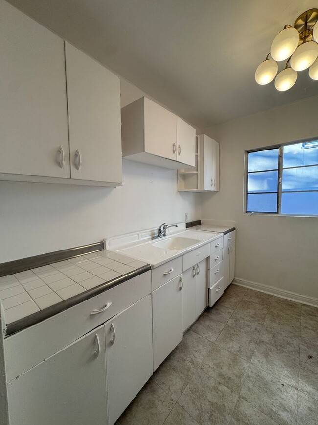 Interior Photo - Hayworth Courtyard Apartments – West Hollywood Living