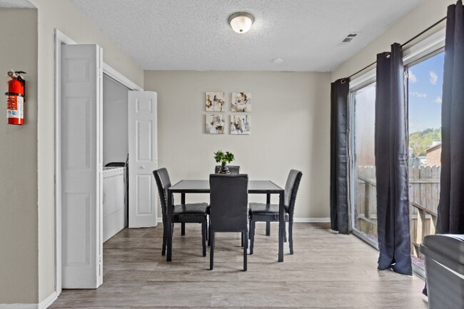 Building Photo - 100 Mosby Cir