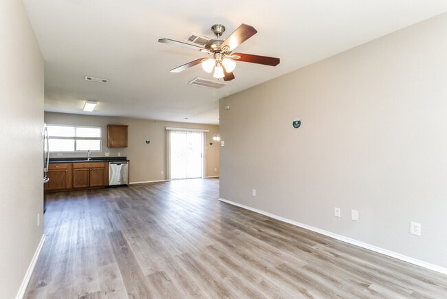 Building Photo - 16770 N Thrasher Dr