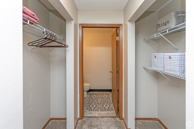 2BR, 1.5BA - 883 SF - 3Falls Apartments