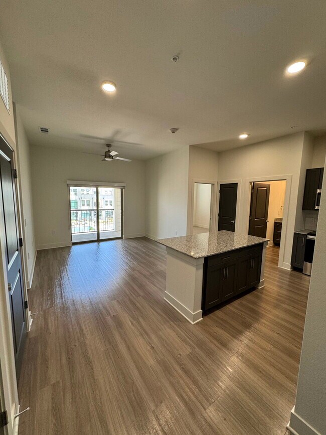 Building Photo - 2731 E Sherman Dr