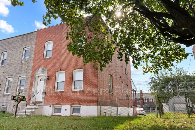 Building Photo - 2956 Yorkway