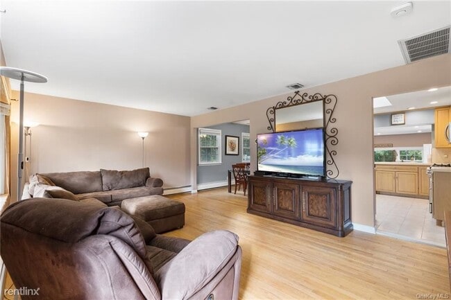 Building Photo - 3 br, 2.5 bath House - 14 Clearview Rd