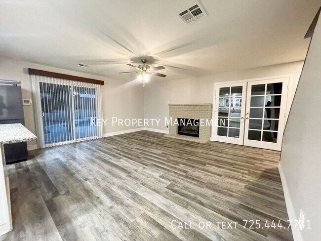 Building Photo - 3 bedroom, 2.5 bathroom home with pool, la...