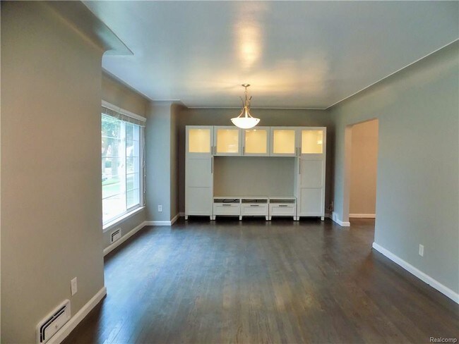 Foto del edificio - 235 Chippewa Rd