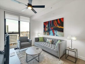 Building Photo - 817 N 6th St