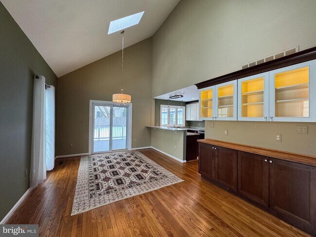 Foto del edificio - 15 Linden Hill Way SW