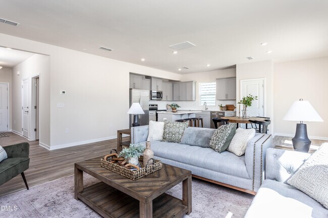 Foto del edificio - 1212 carpenter Falls Avenue-