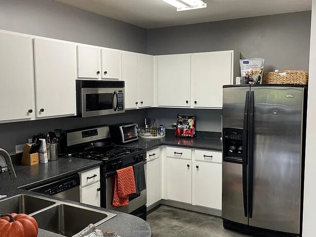 Photo - 115 W Peachtree Pl NW Apartment